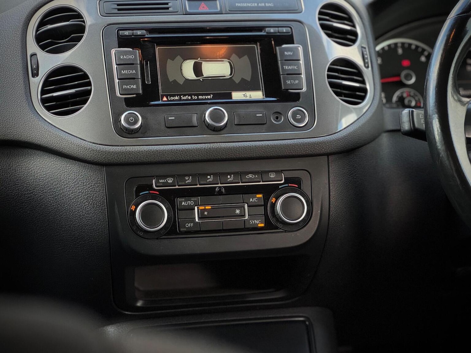 Used Volkswagen Tiguan 2015 for sale - 77836947: Photo 21