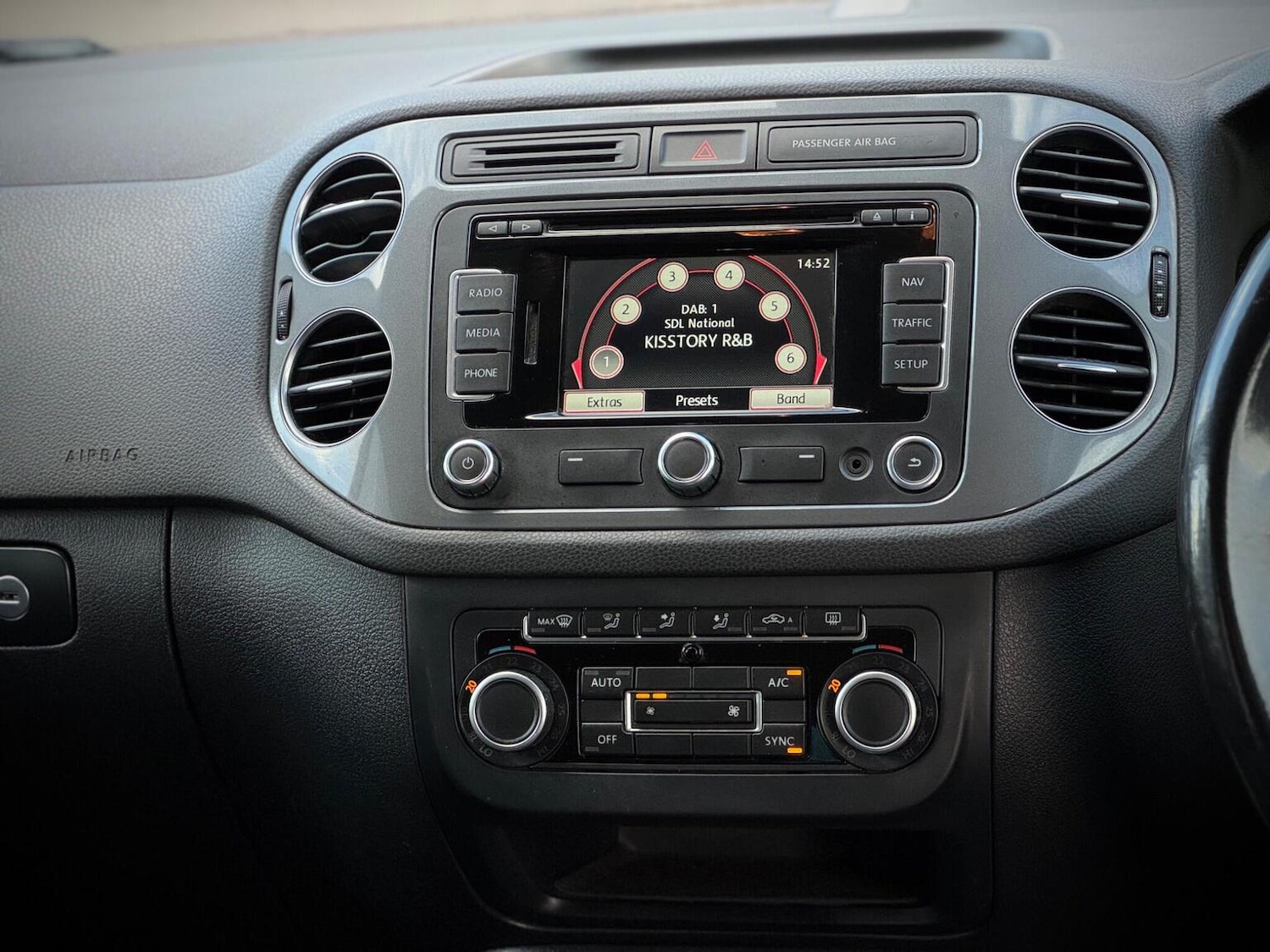 Used Volkswagen Tiguan 2015 for sale - 77836947: Photo 23