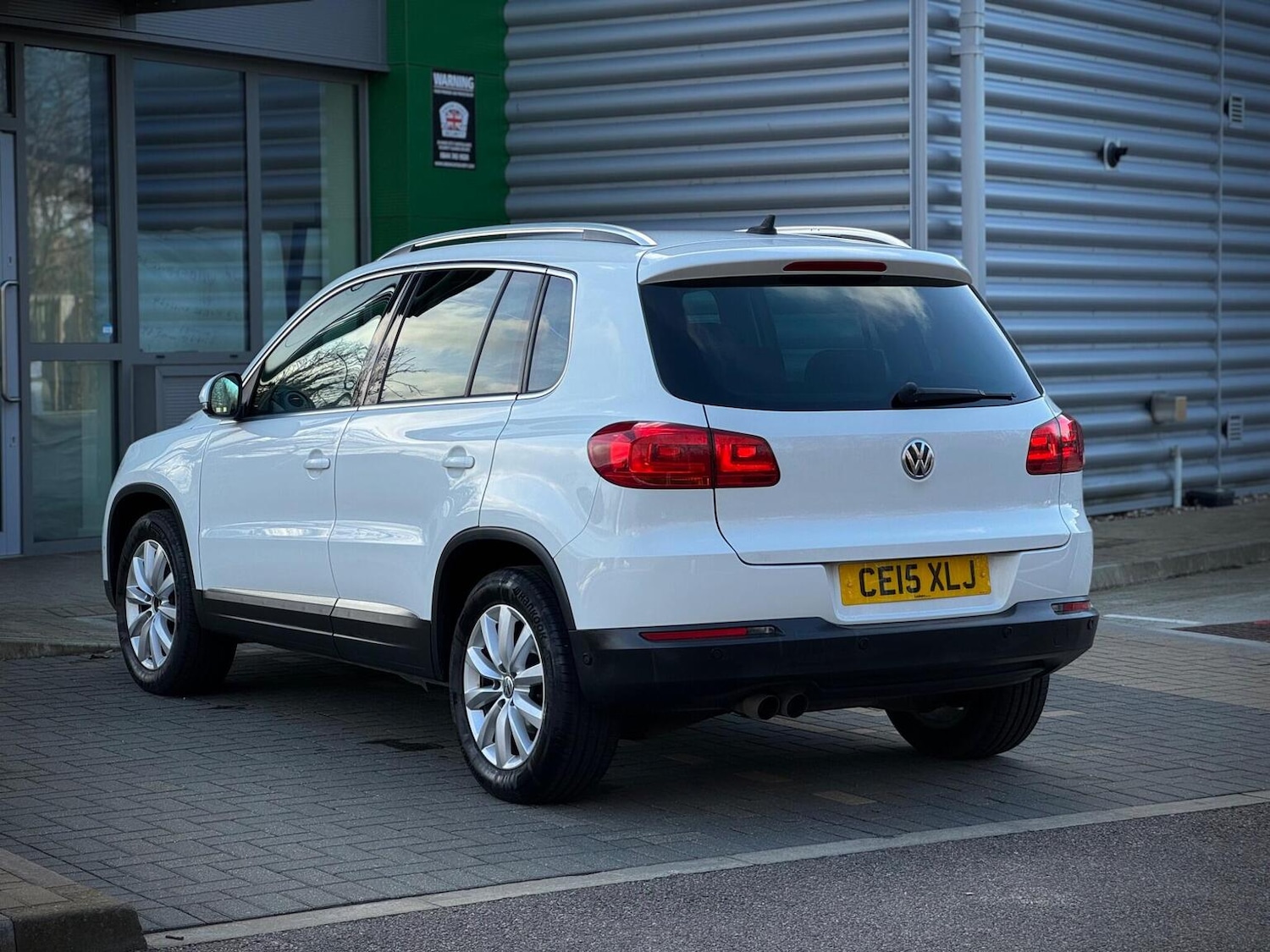 Used Volkswagen Tiguan 2015 for sale - 77836947: Photo 3