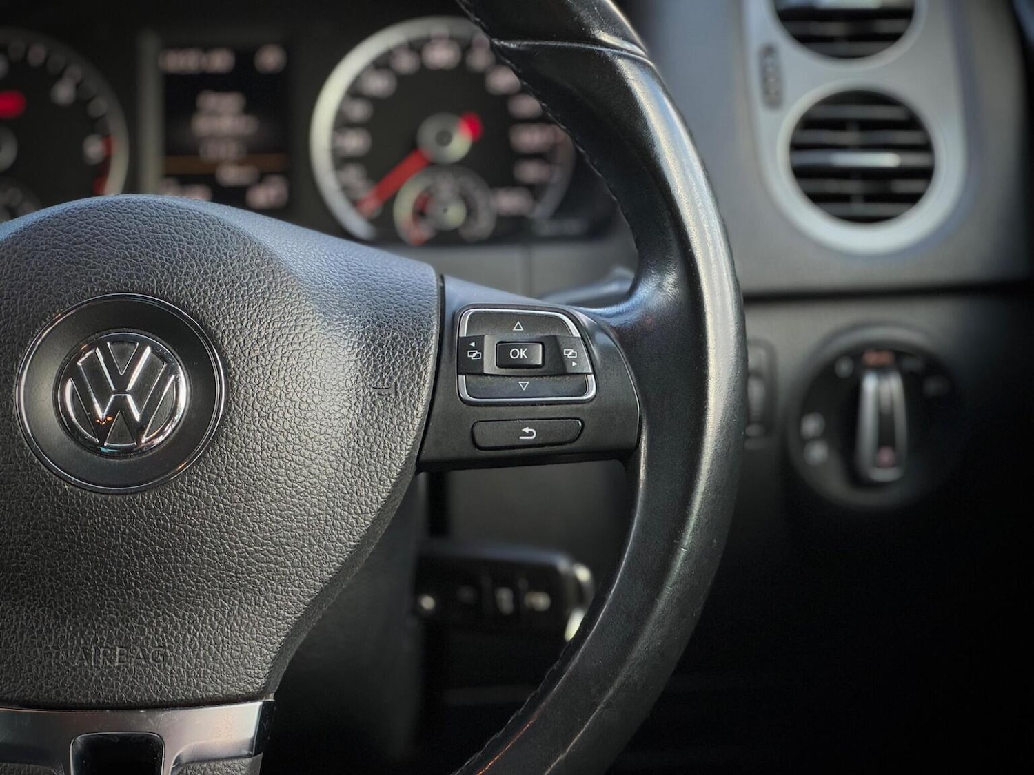 Used Volkswagen Tiguan 2015 for sale - 77836947: Photo 39