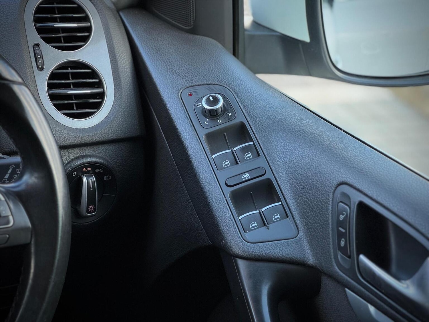 Used Volkswagen Tiguan 2015 for sale - 77836947: Photo 42