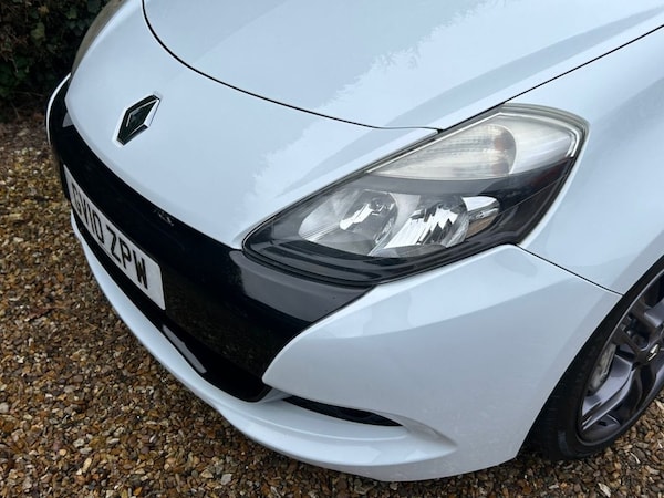 Used Renault Clio 2010 for sale - 68886141: Photo 28