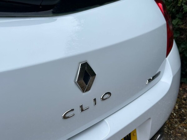 Used Renault Clio 2010 for sale - 68886141: Photo 36
