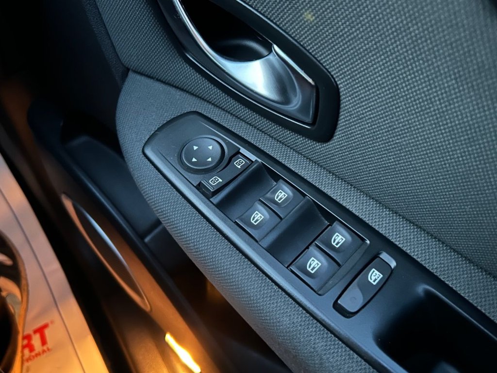 Used Renault Grand Scenic 2010 for sale - 76792345: Photo 18