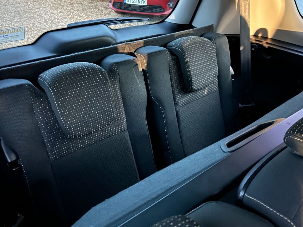 Used Renault Grand Scenic 2010 for sale - 76792345: Photo 9