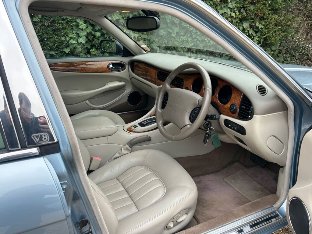 Used Jaguar XJ 2001 for sale - 77849873: Photo 11