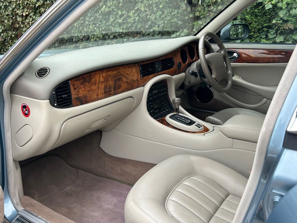 Used Jaguar XJ 2001 for sale - 77849873: Photo 29