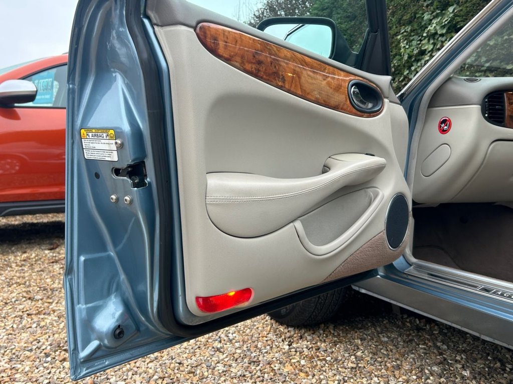 Used Jaguar XJ 2001 for sale - 77849873: Photo 34