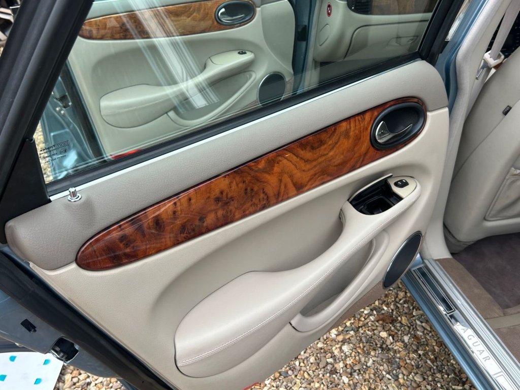 Used Jaguar XJ 2001 for sale - 77849873: Photo 38