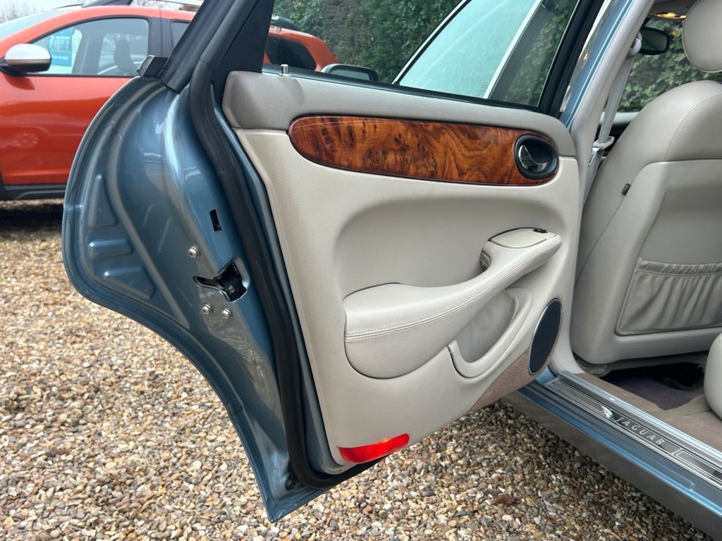 Used Jaguar XJ 2001 for sale - 77849873: Photo 39