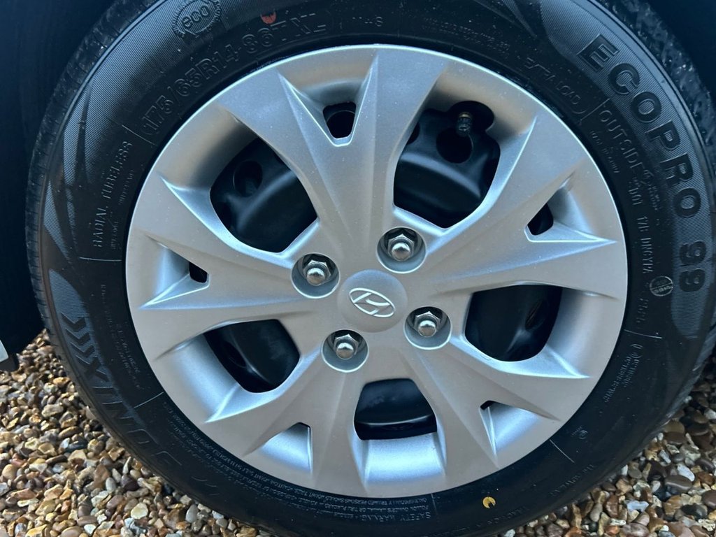 Used Hyundai i10 2017 for sale - 76942881: Photo 28