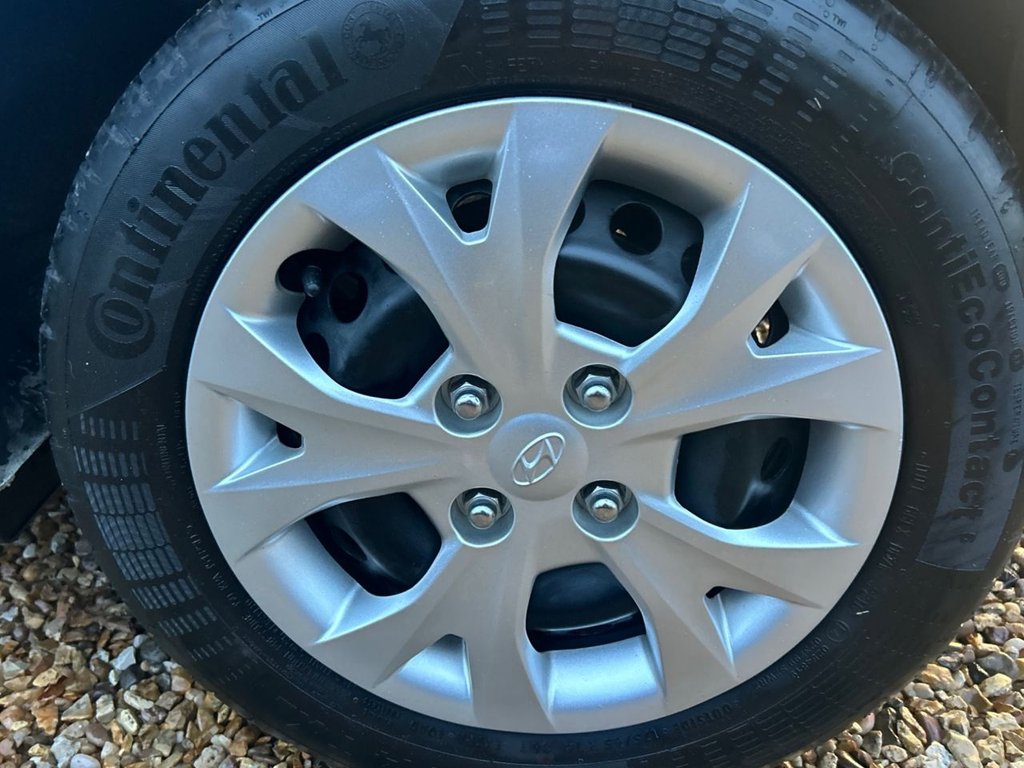 Used Hyundai i10 2017 for sale - 76942881: Photo 30