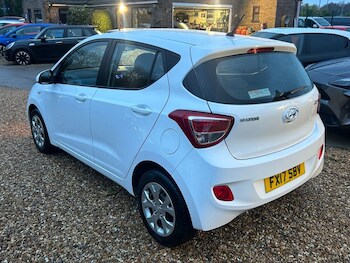 Used Hyundai i10 2017 for sale - 76942881: Photo