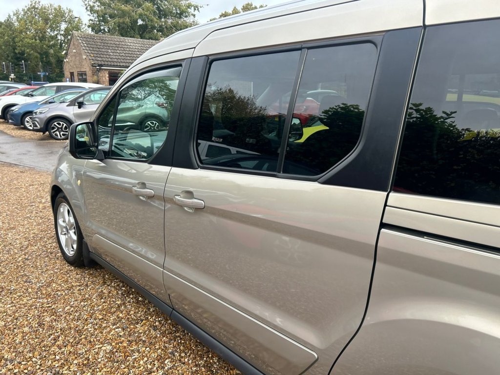 Used Ford Grand Tourneo Connect 2015 for sale - 76792288: Photo 30