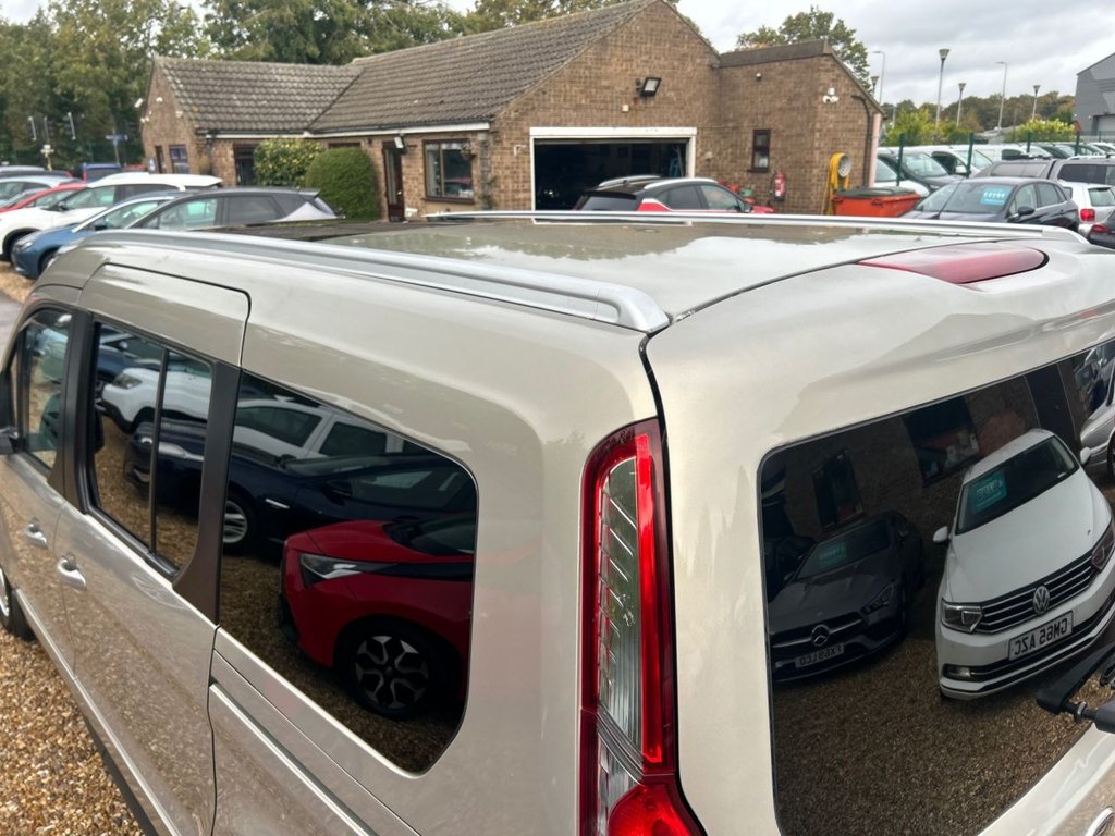 Used Ford Grand Tourneo Connect 2015 for sale - 76792288: Photo 32