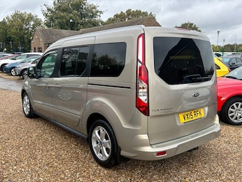 Used Ford Grand Tourneo Connect 2015 for sale - 76792288: Photo