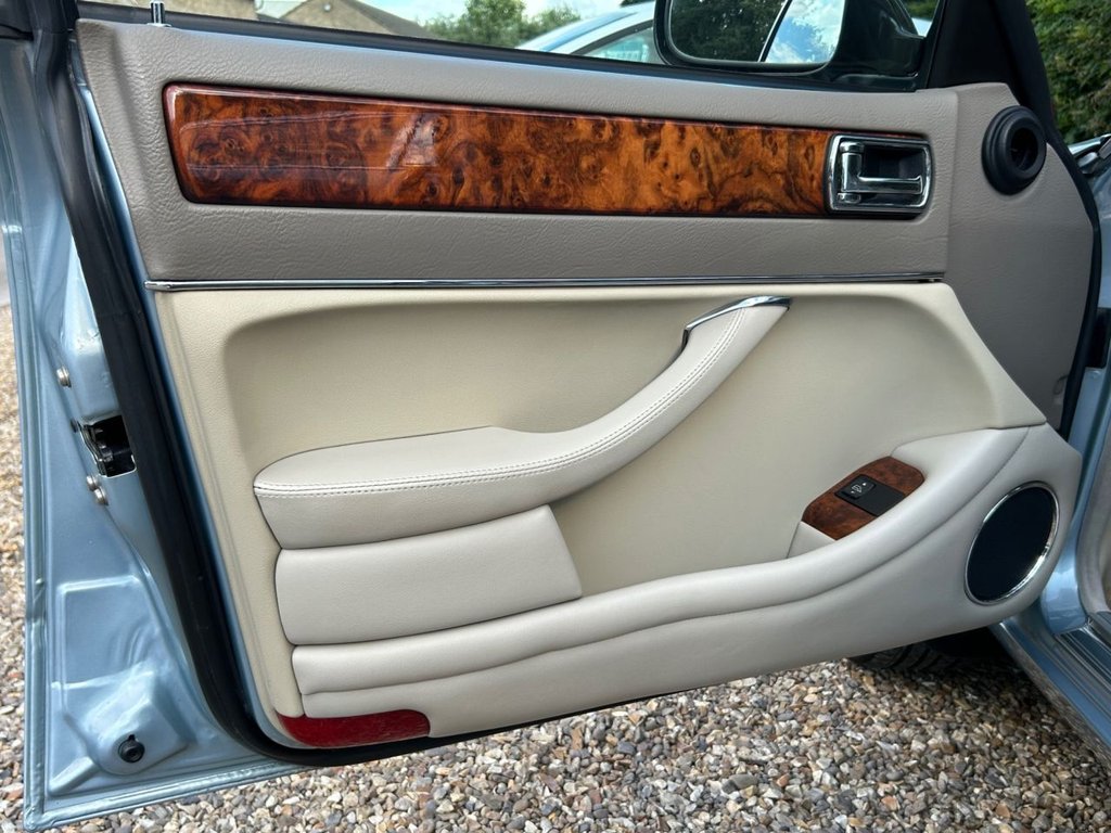 Used Jaguar XJ 1997 for sale - 76665733: Photo 31