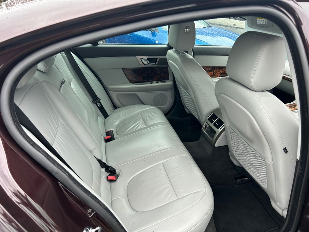 Used Jaguar XF 2010 for sale - 77301920: Photo 4