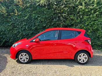 Used Hyundai i10 2018 for sale - 79186807: Photo