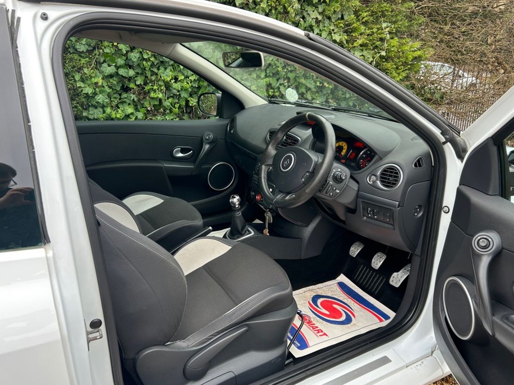 Used Renault Clio 2010 for sale - 77849816: Photo 11