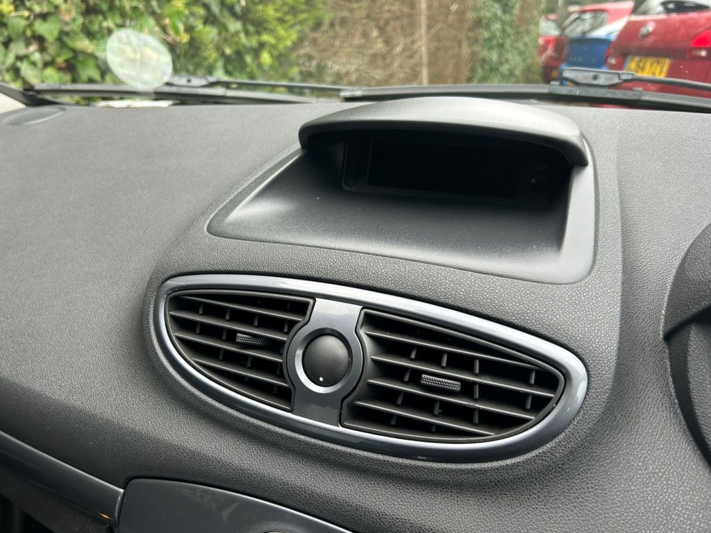 Used Renault Clio 2010 for sale - 77849816: Photo 17