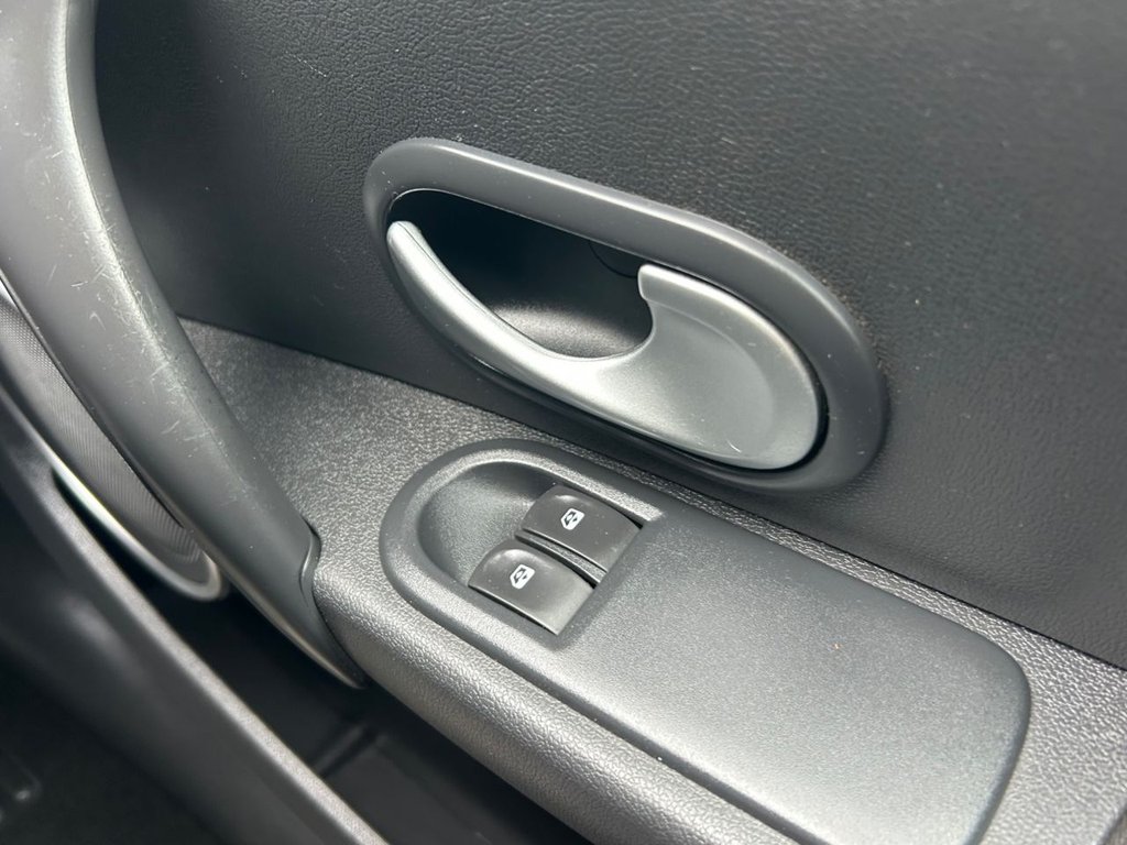 Used Renault Clio 2010 for sale - 77849816: Photo 24