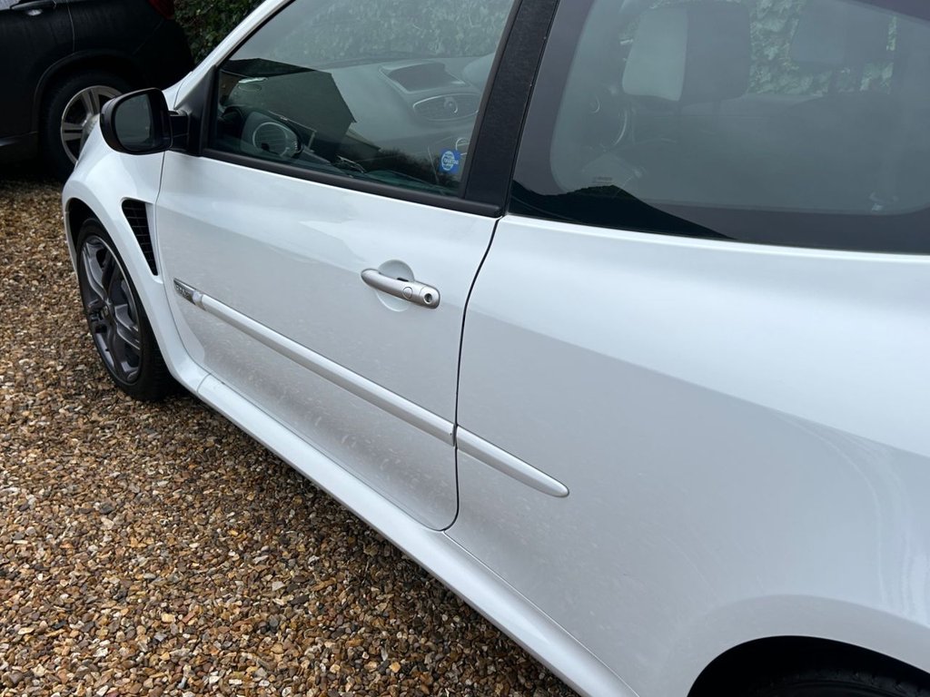 Used Renault Clio 2010 for sale - 77849816: Photo 32