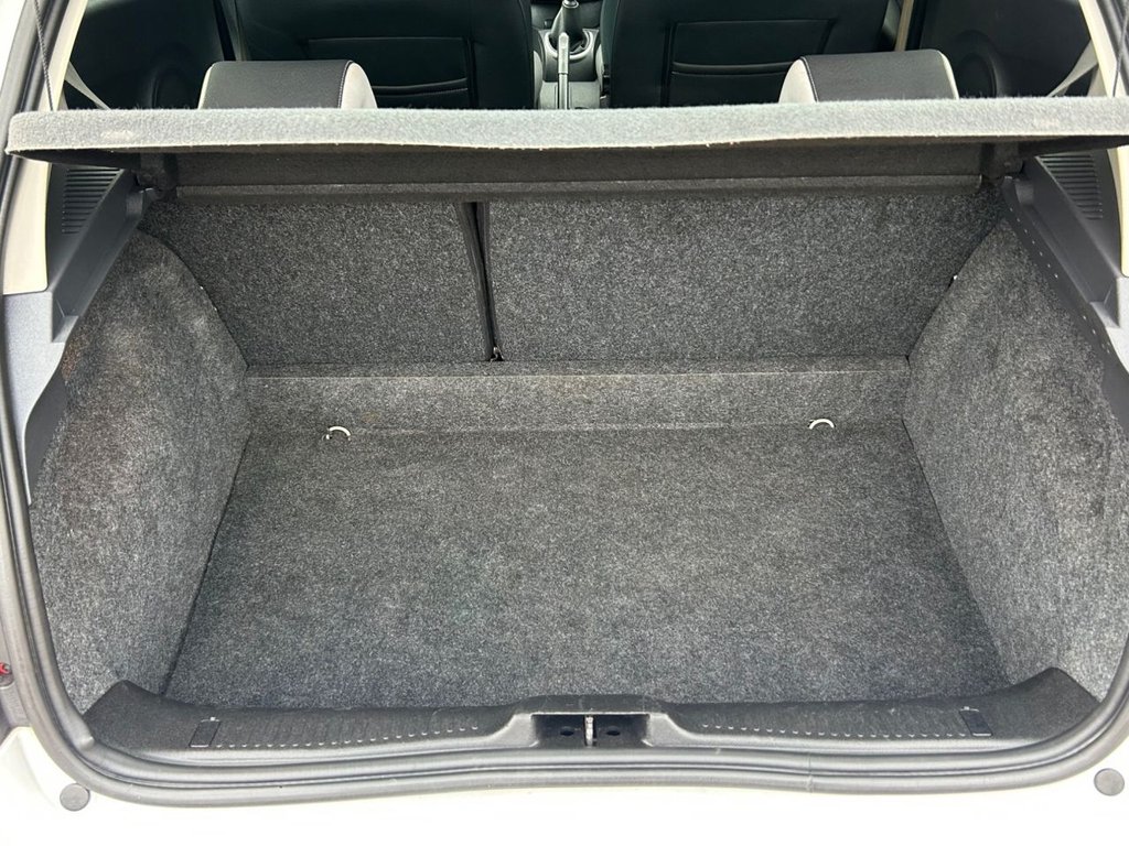 Used Renault Clio 2010 for sale - 77849816: Photo 9