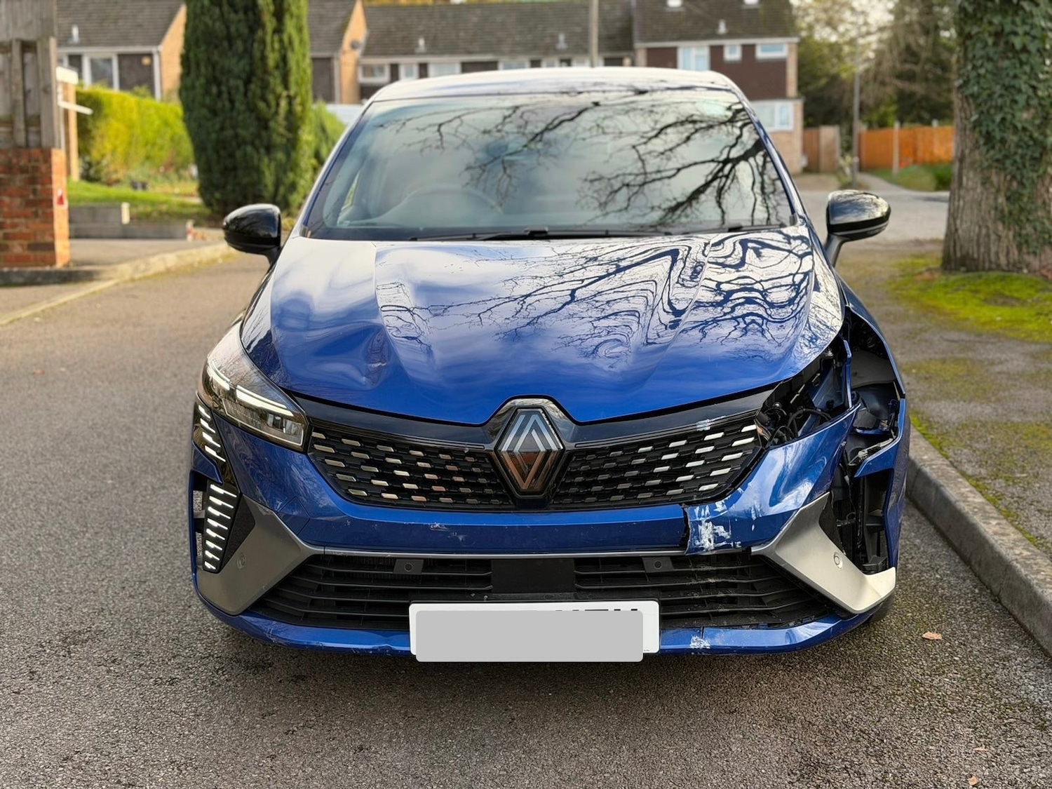 Used Renault Clio 2025 for sale - 76578220: Photo 2