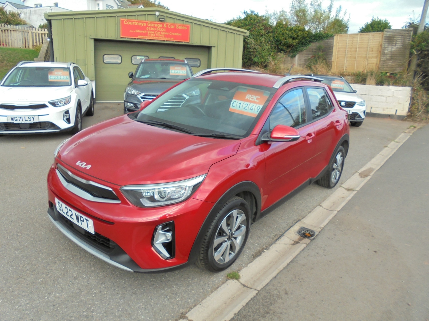 Used Kia Stonic 2022 for sale - 76302504: Photo 1
