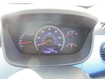 Used Hyundai i10 2014 for sale - 76116677: Photo 4