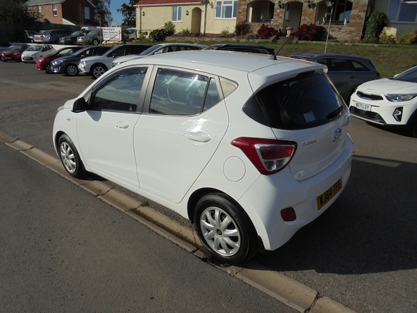 Used Hyundai i10 2014 for sale - 76116677: Photo 9