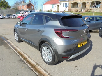 Used Renault Captur 2020 for sale - 77651514: Photo