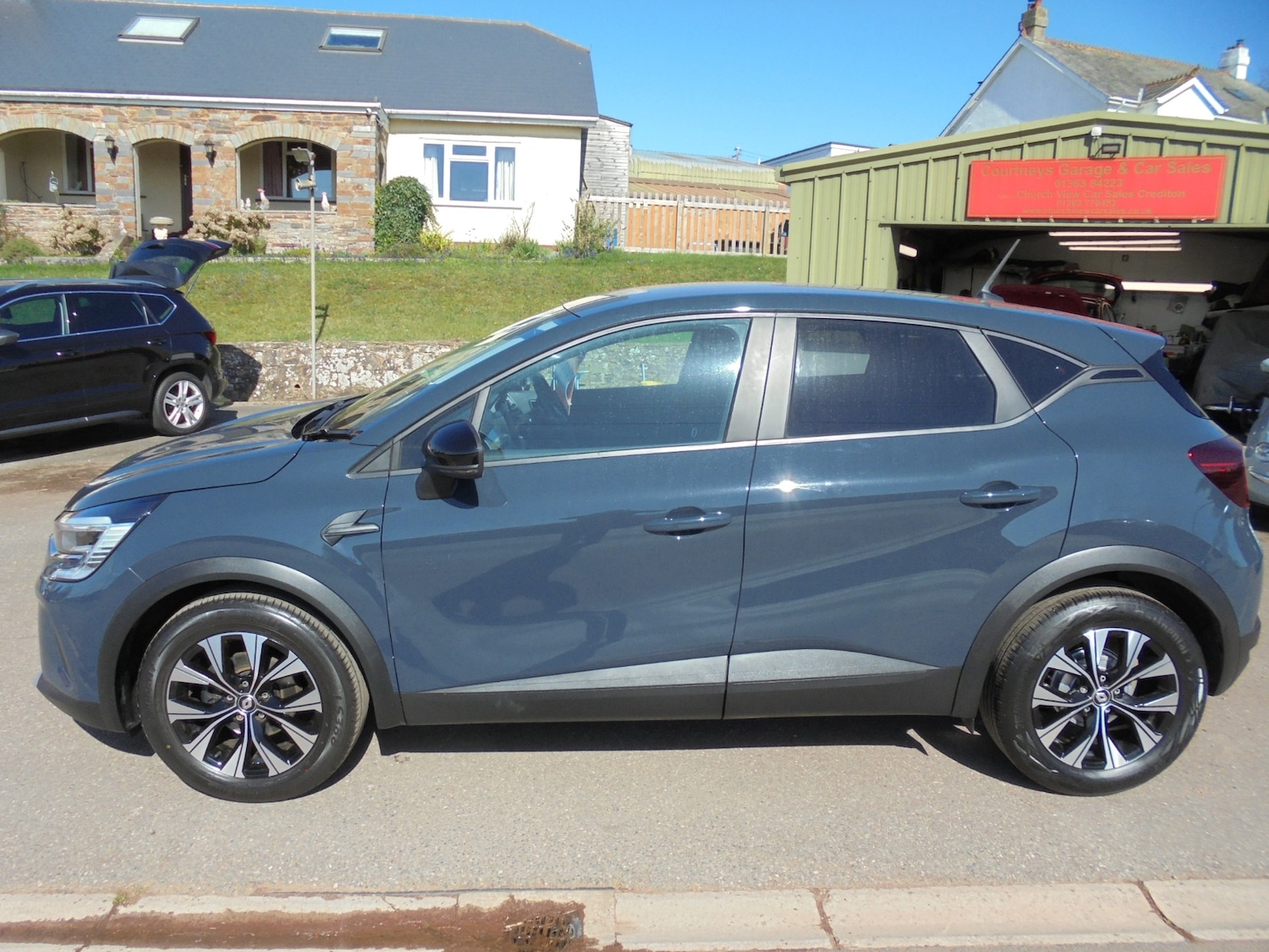 Used Renault Captur 2024 for sale - 77932330: Photo 2