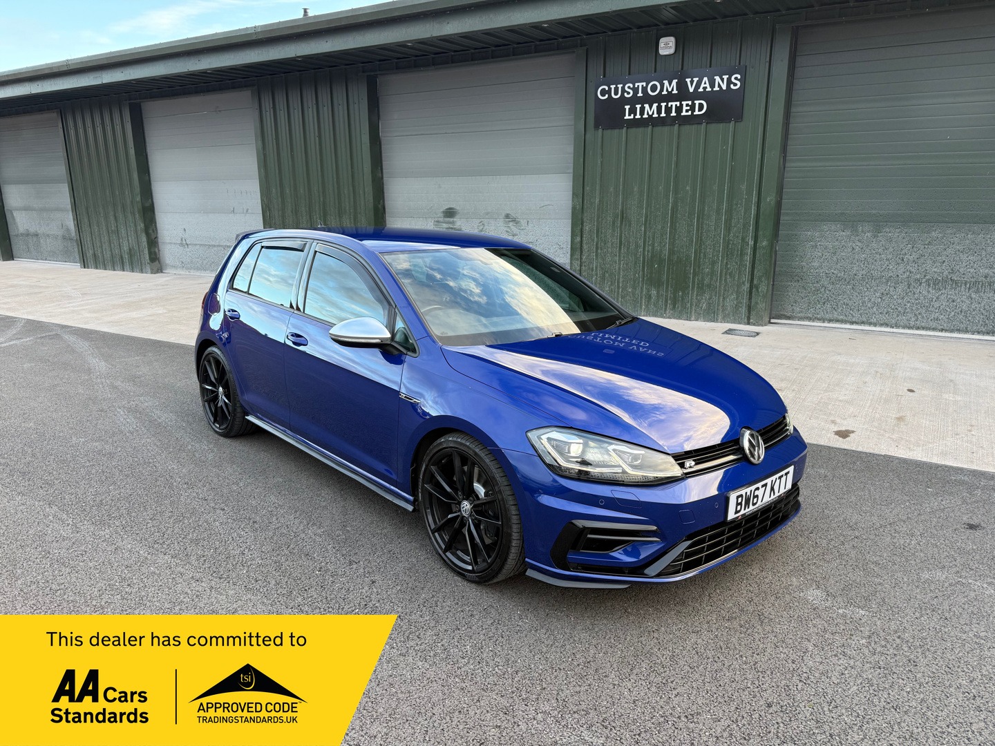Used Volkswagen Golf 2018 for sale - 76590394: Photo 1
