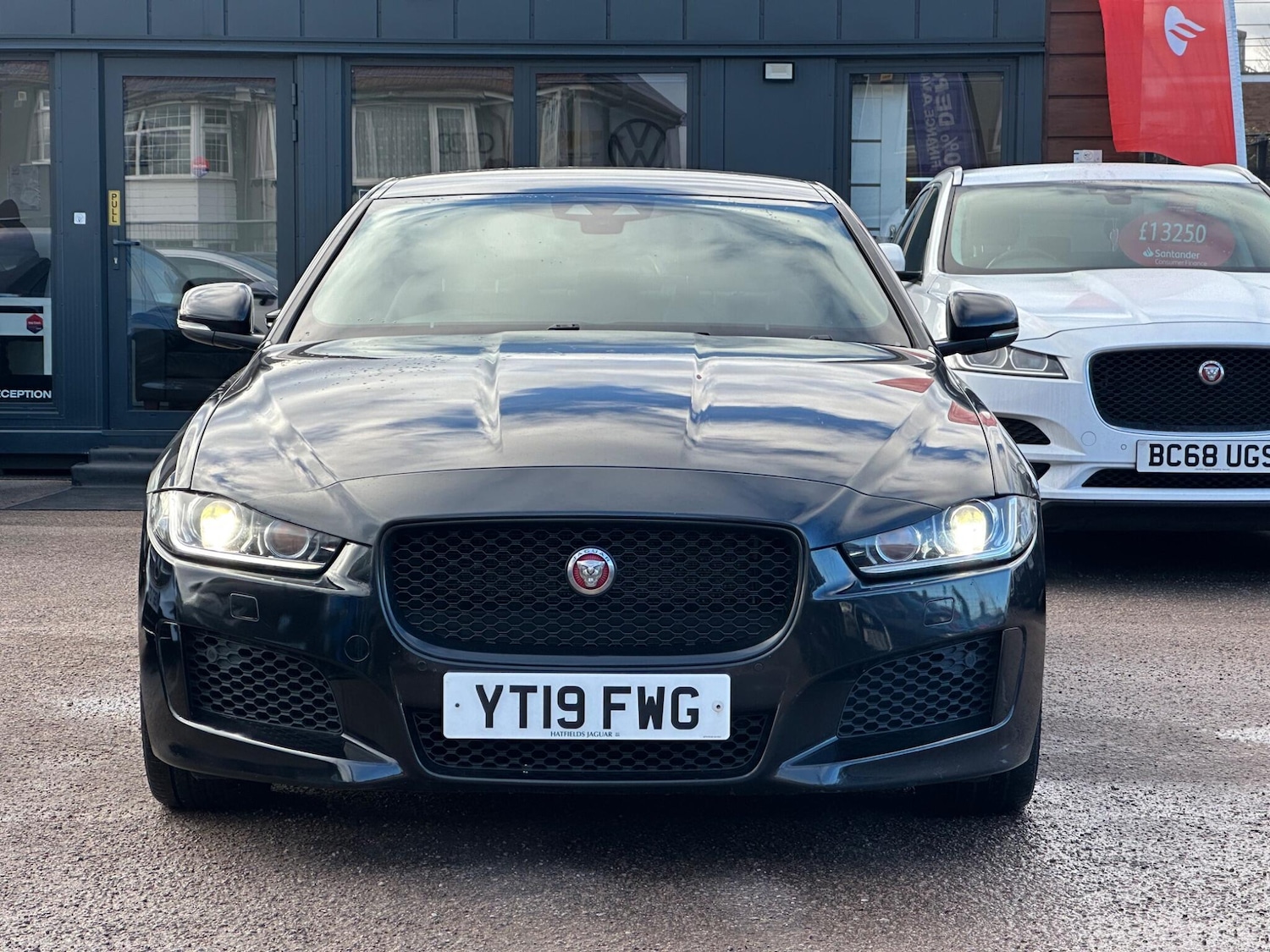 Used Jaguar XE 2019 for sale - 76803493: Photo 2
