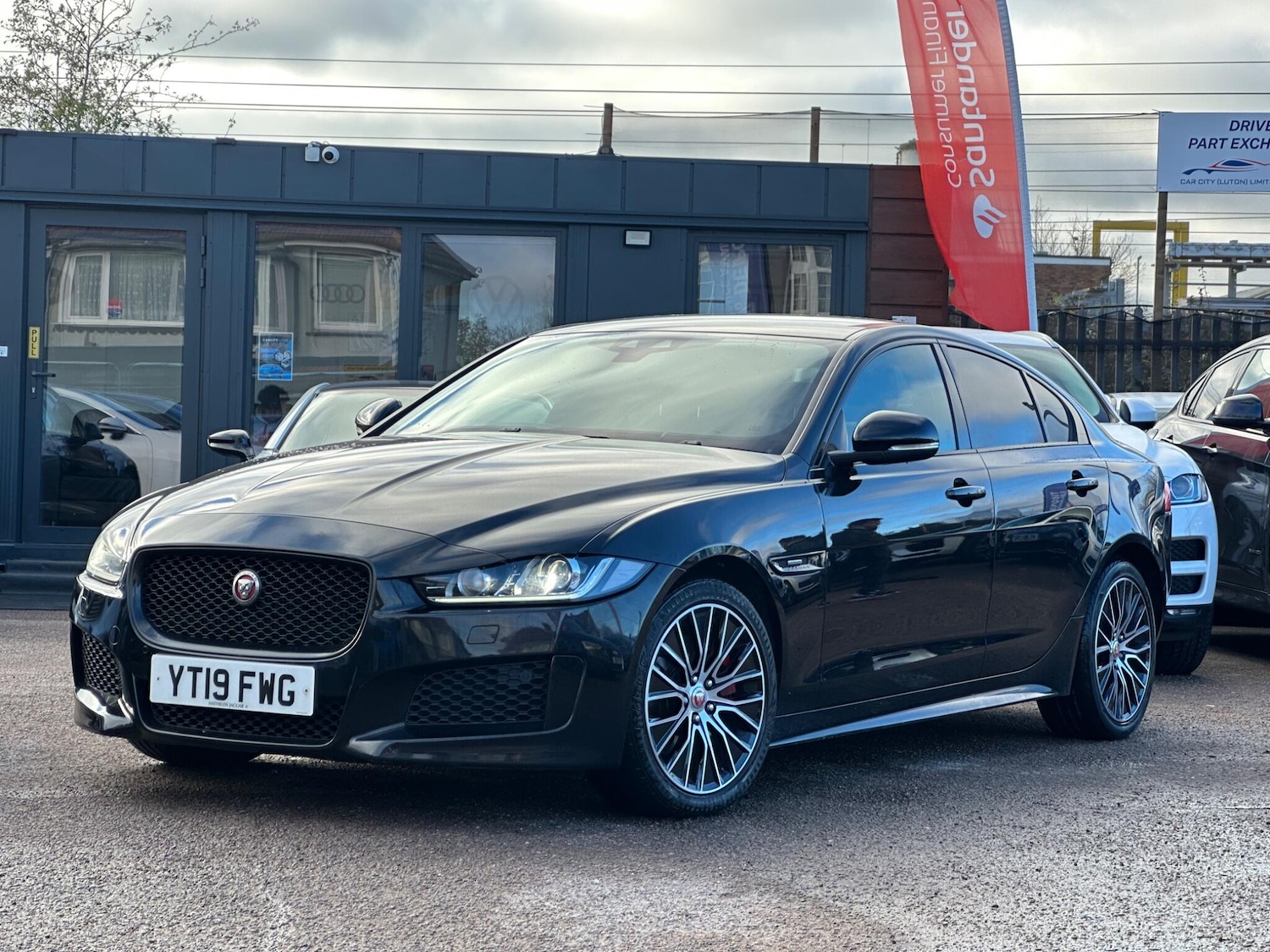Used Jaguar XE 2019 for sale - 76803493: Photo 3