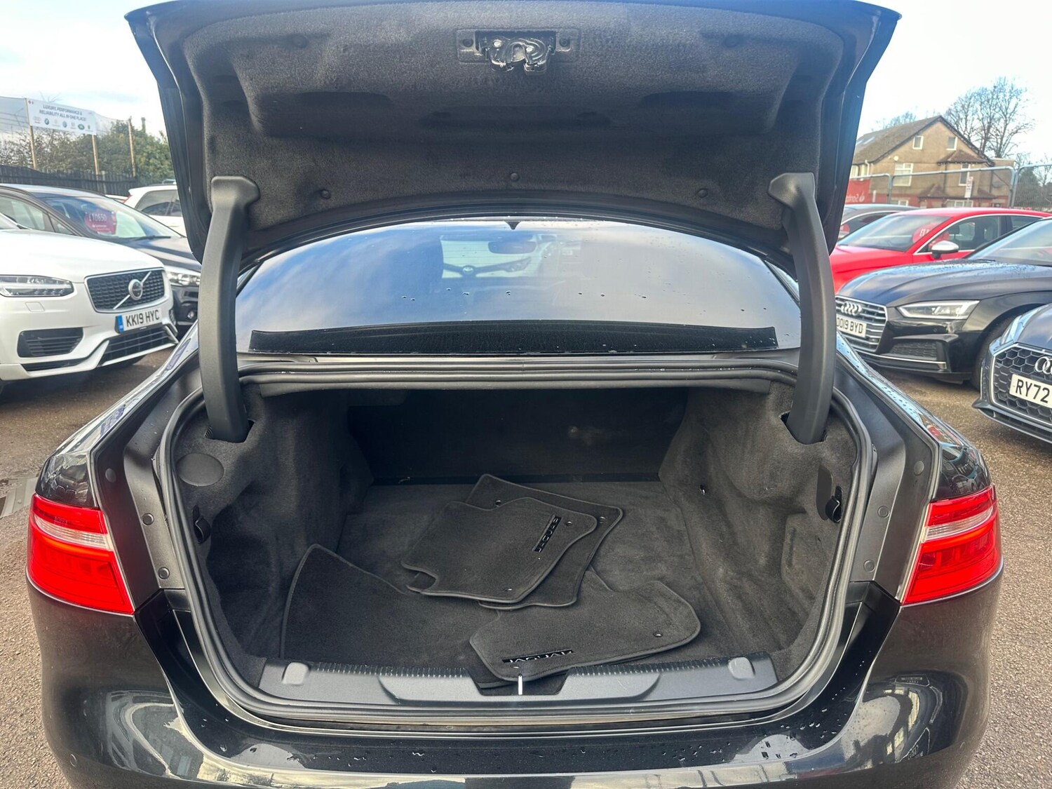 Used Jaguar XE 2019 for sale - 76803493: Photo 9