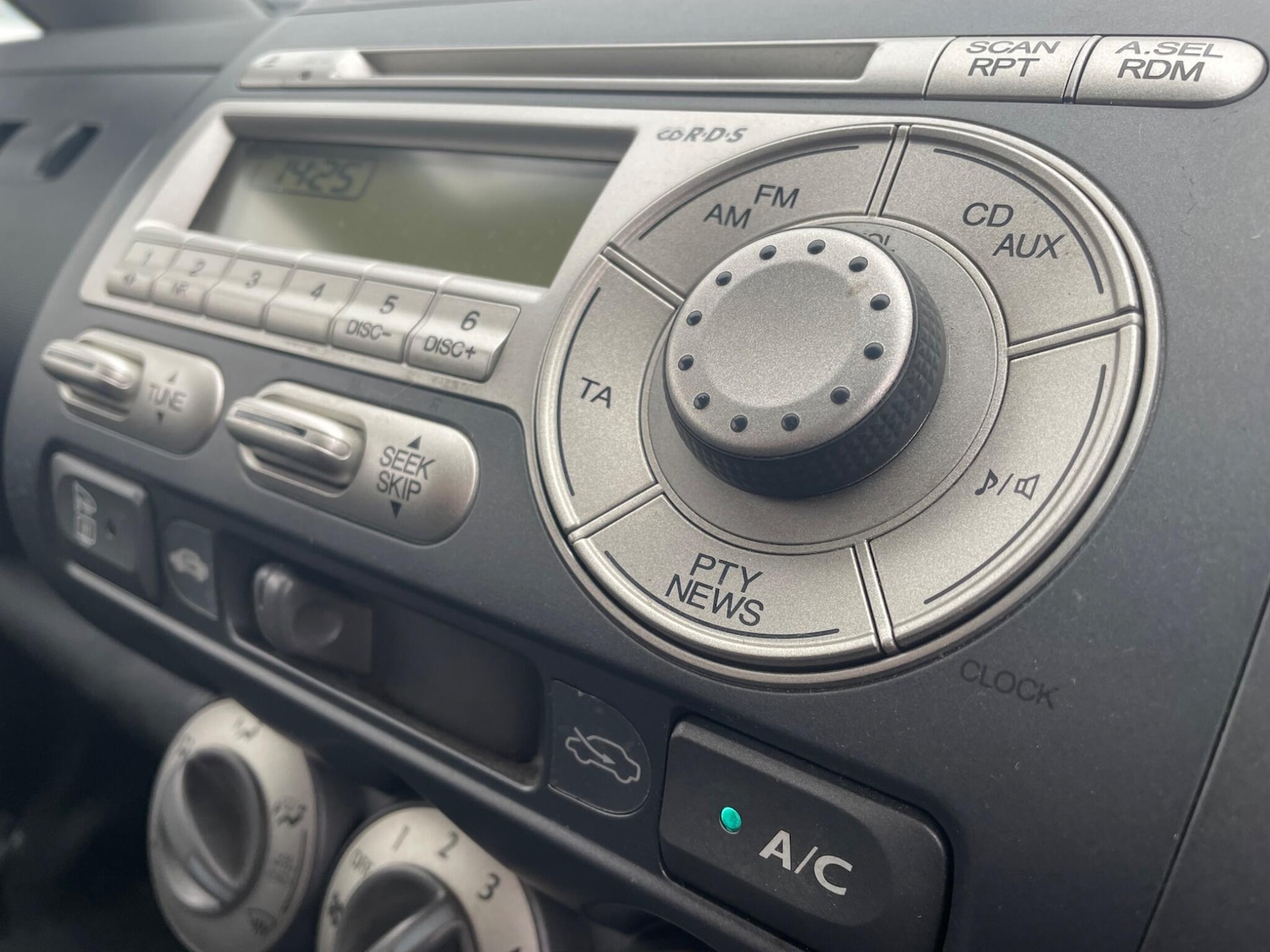 Used Honda Jazz 2005 for sale - 77291340: Photo 32