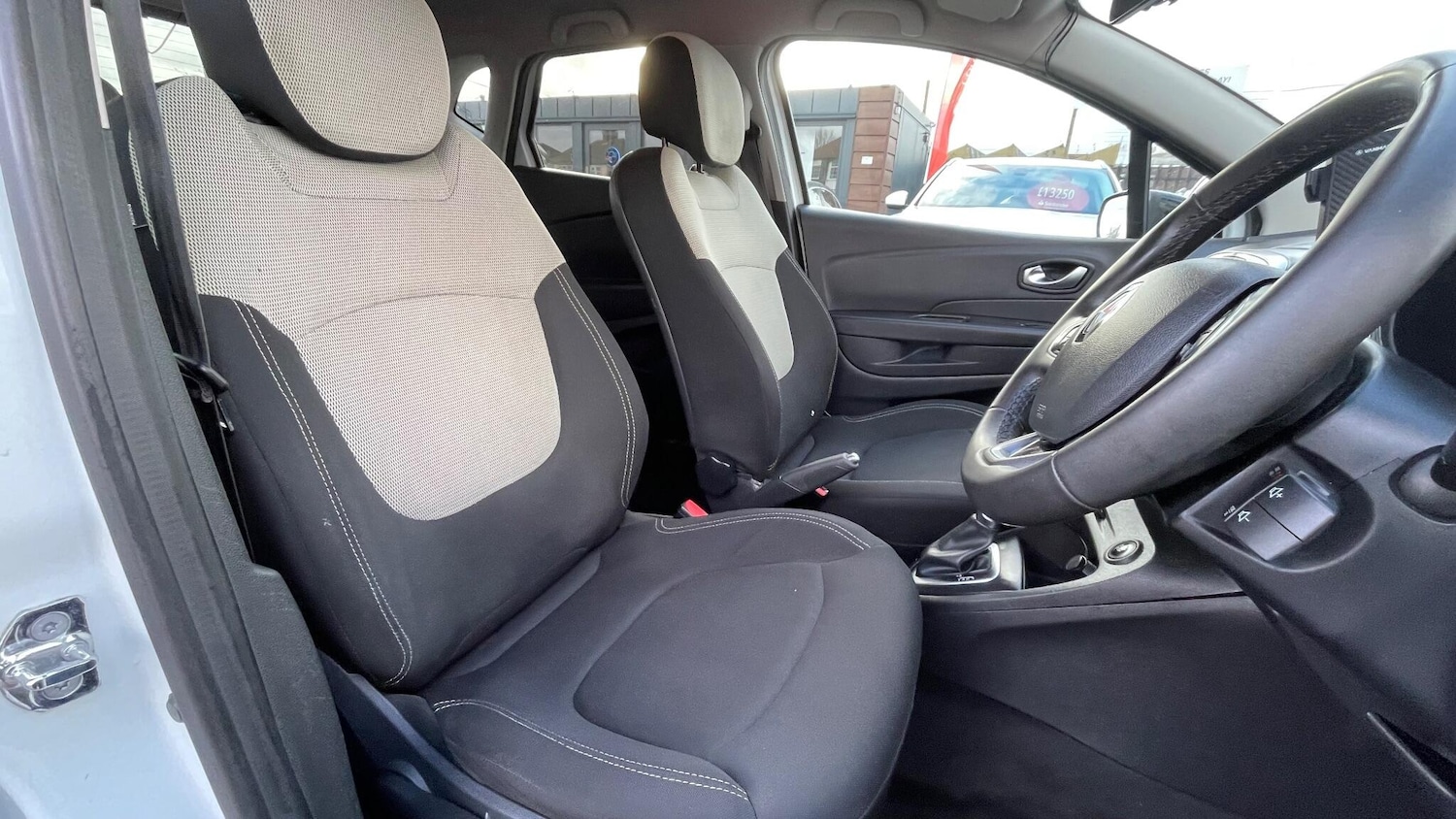 Used Renault Captur 2018 for sale - 76803516: Photo 24