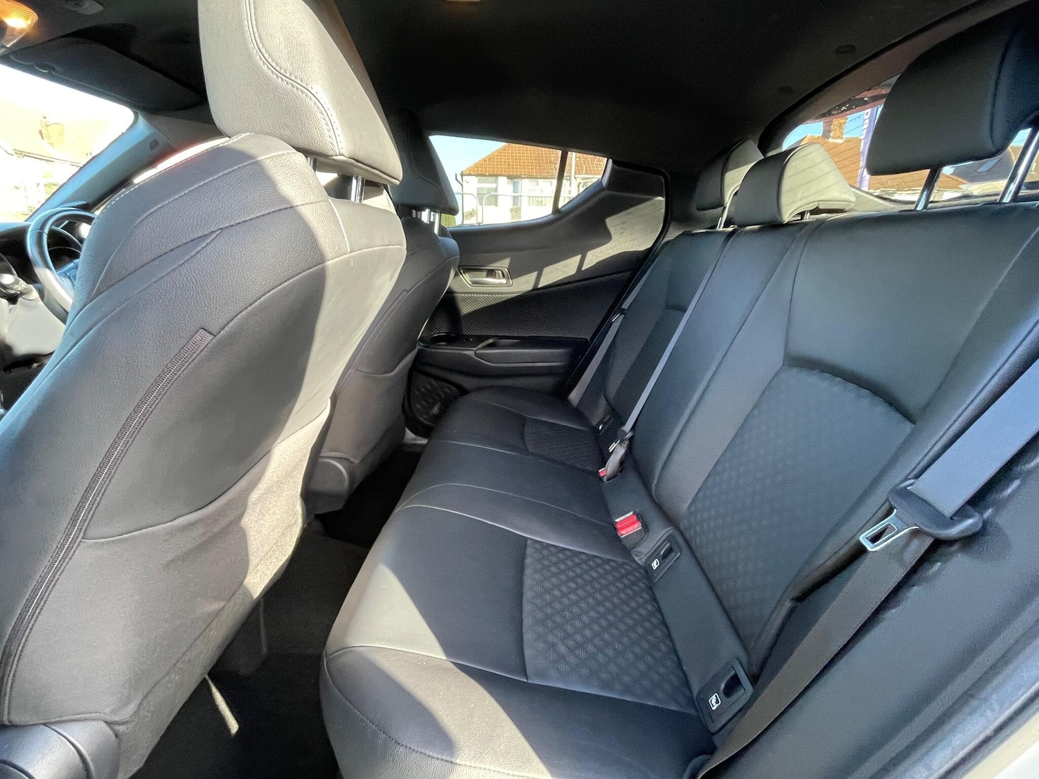 Used Toyota C-HR 2018 for sale - 76803521: Photo 15