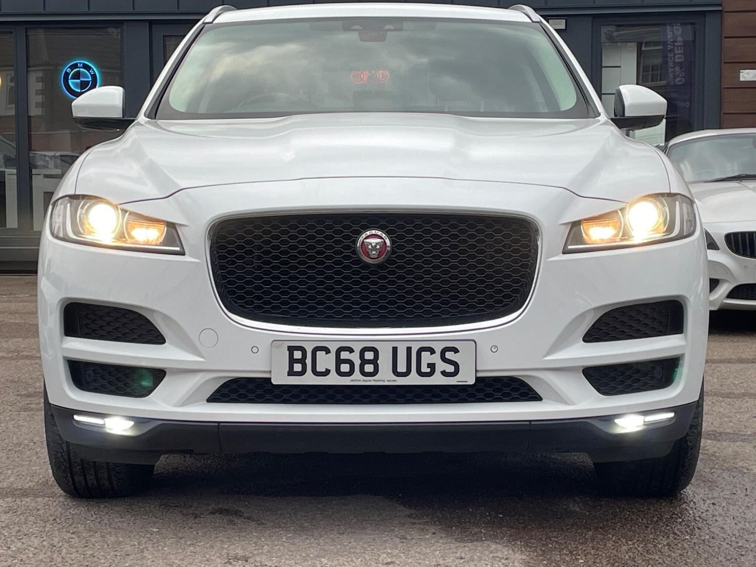 Used Jaguar F-Pace 2018 for sale - 76803487: Photo 2