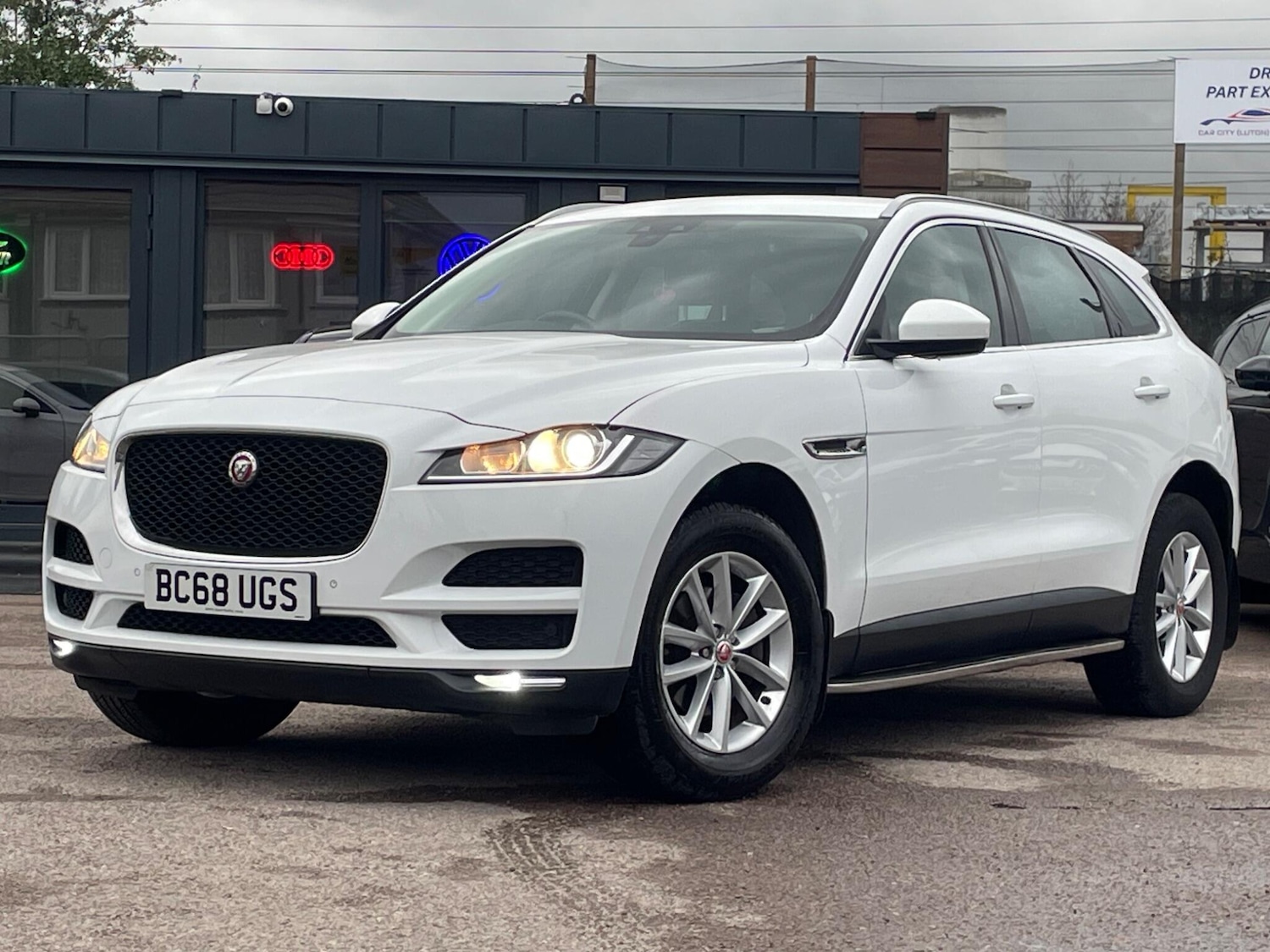 Used Jaguar F-Pace 2018 for sale - 76803487: Photo 4