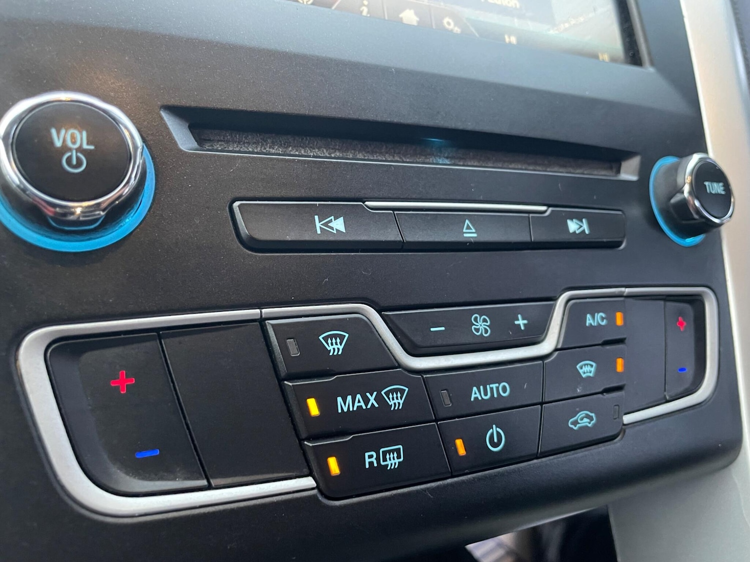 Used Ford Mondeo 2015 for sale - 77320982: Photo 38