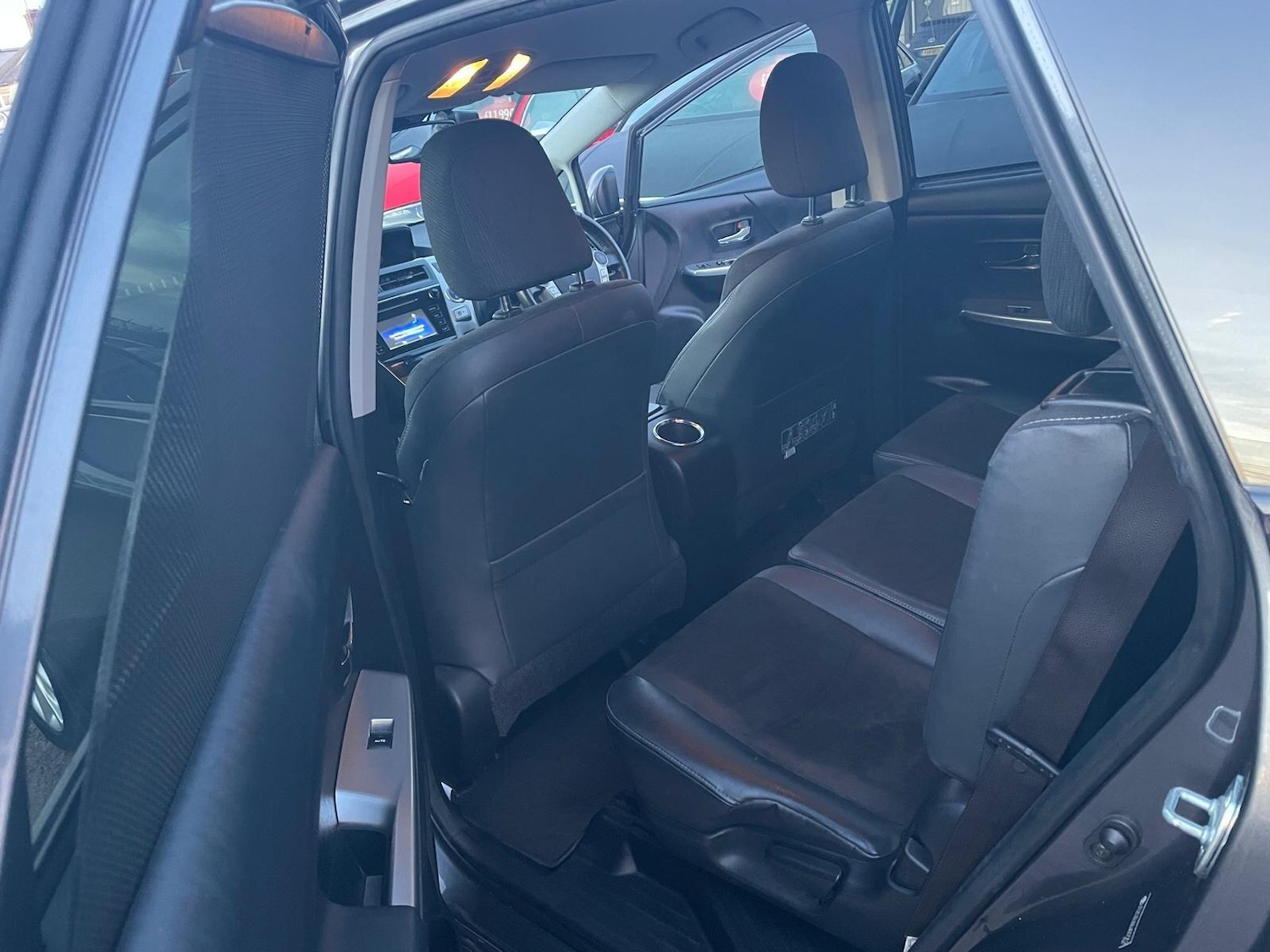 Used Toyota Prius+ 2019 for sale - 76865712: Photo 30