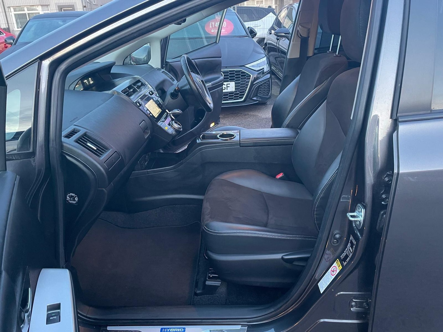 Used Toyota Prius+ 2019 for sale - 76865712: Photo 46