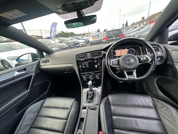 Used Volkswagen Golf 2018 for sale - 76801559: Photo