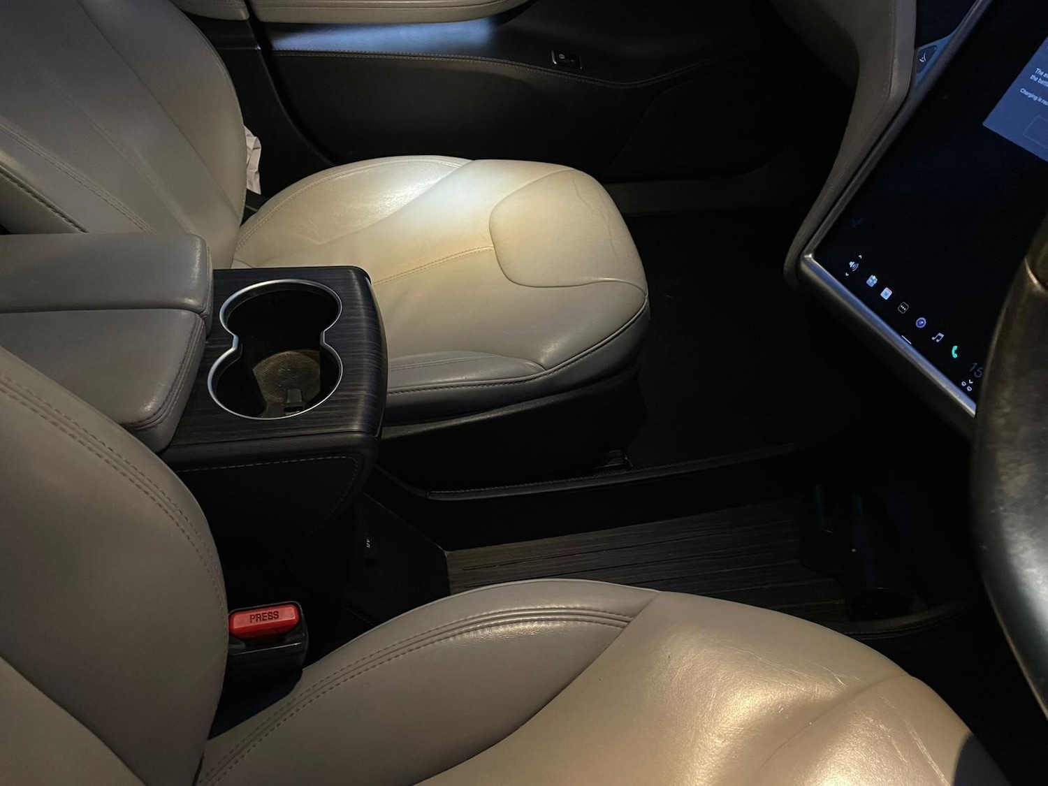 Used Tesla Model S 2015 for sale - 76942624: Photo 16