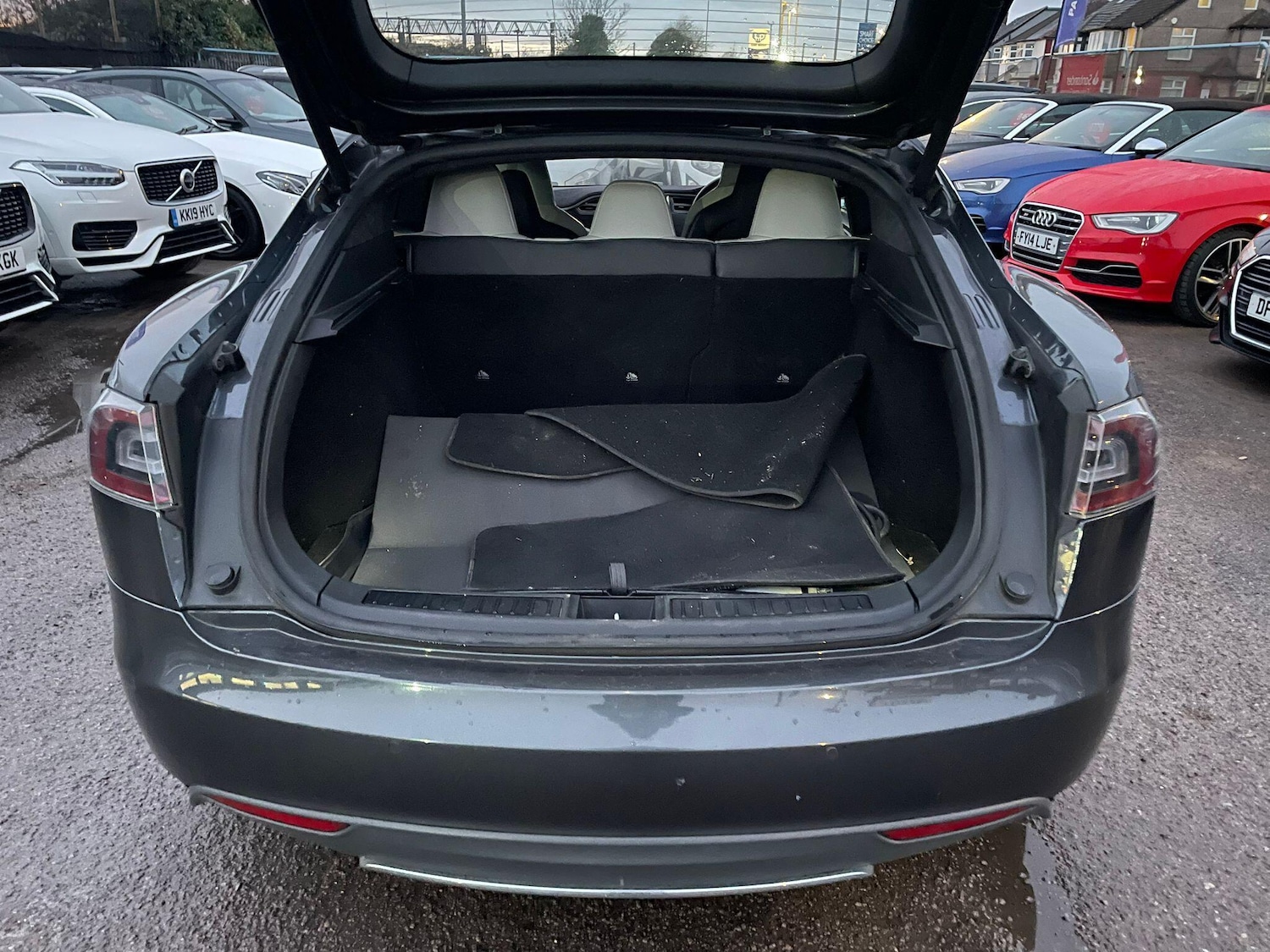 Used Tesla Model S 2015 for sale - 76942624: Photo 25