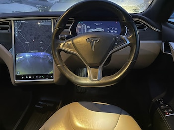 Used Tesla Model S 2015 for sale - 76942624: Photo